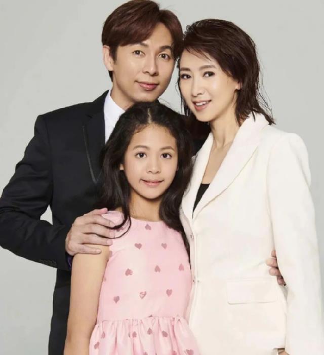 翁虹|翁虹女儿才13岁就美成这样，不是混血儿却胜似混血儿，撞脸阿娇！