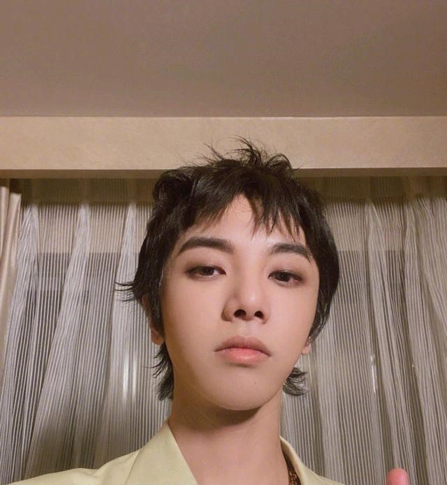 华晨宇|华晨宇说孩子治愈了他，这是一件特别的礼物，希望歌迷能理解