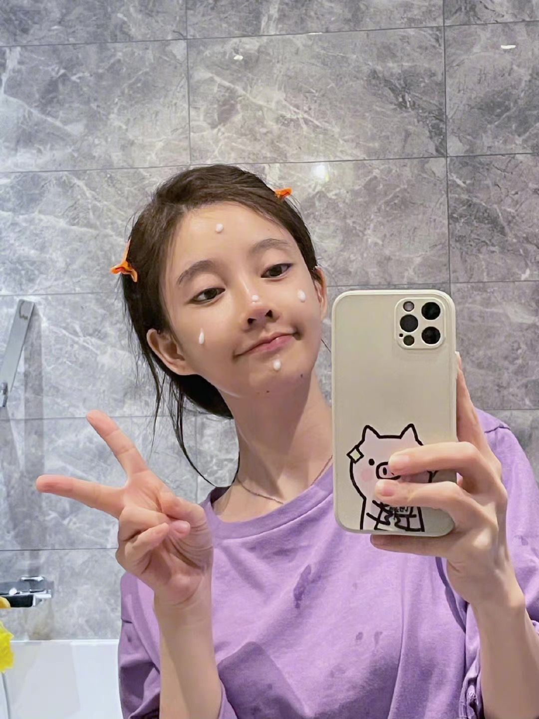 明星素颜|冯提莫发素颜自拍被夸，她的清纯真的没得说