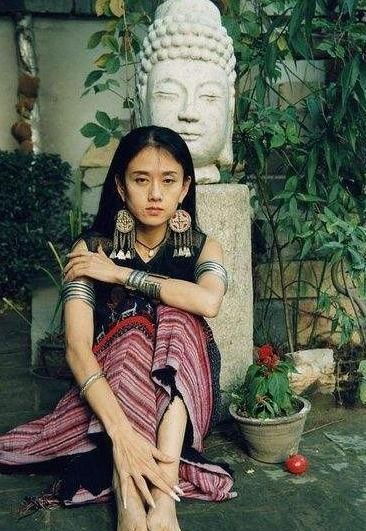 电影|“人间异类”杨丽萍：30年不吃米饭，靠助理洗澡，她现在怎么样了