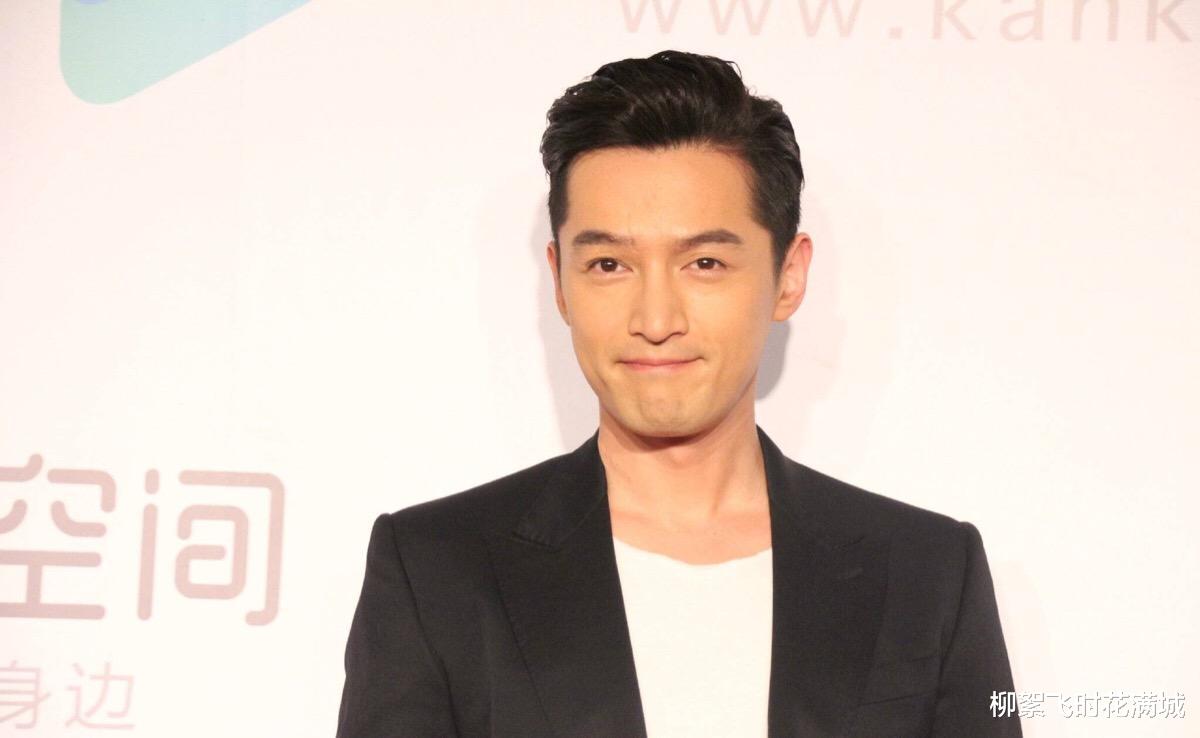 胡歌|胡歌，都快2022年了，你也该从巅峰处走下来接接地气了