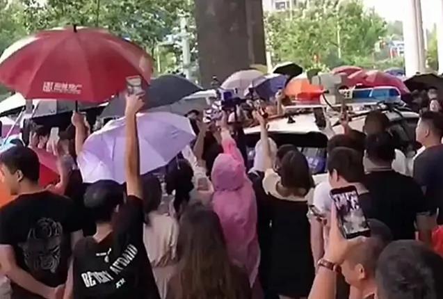 琳妹儿说|徽州宴宣布停业了，老板用20年打下的江山，老板娘几句话就没了