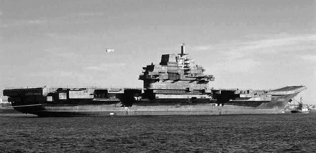 乌克兰|1999年我国购入乌克兰废弃航母，科研人员开舱门后，瞬间被感动