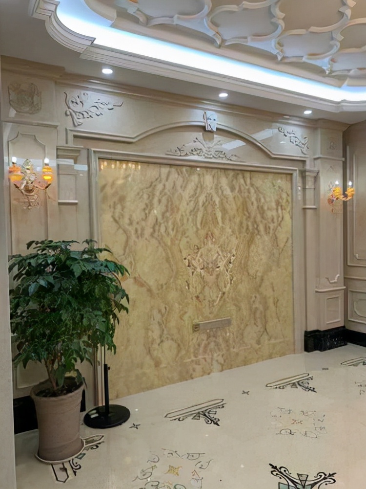 |暴发户炫耀自己有钱，胡乱装修，邻居让他见识什么叫真正有钱