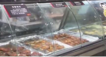 舜网 太恶心！广东女子在超市买烤鸡腿吃出活蛆，商家：180度虫子不可能会蠕动