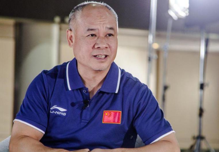 甄嬛传|58岁体操王子李宁现状，身价百亿头发已脱落，美貌妻子依旧有韵味