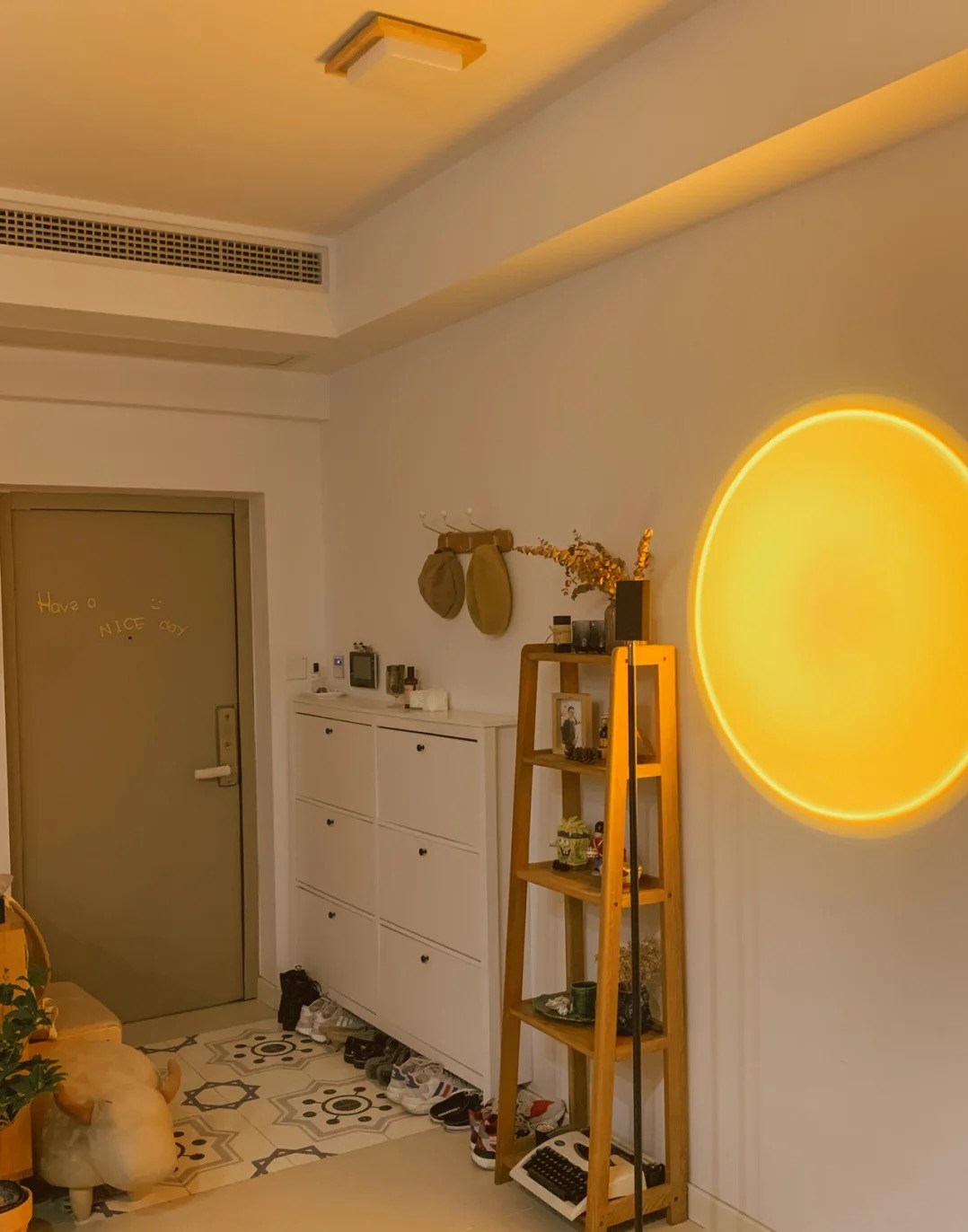 |90后女生家中的精致场面，进门就是风景，入住两年依然整洁温馨