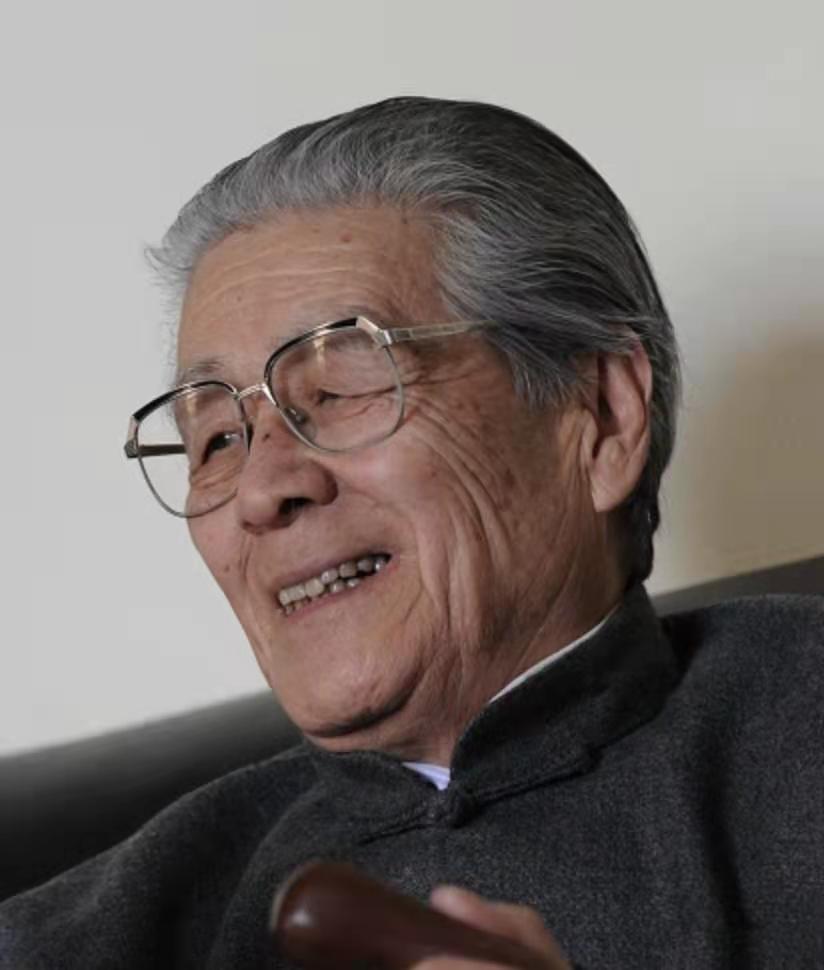 蓝天野|94岁蓝天野荣获七一勋章！贡献最经典姜子牙表演，蓝盈莹发文祝贺