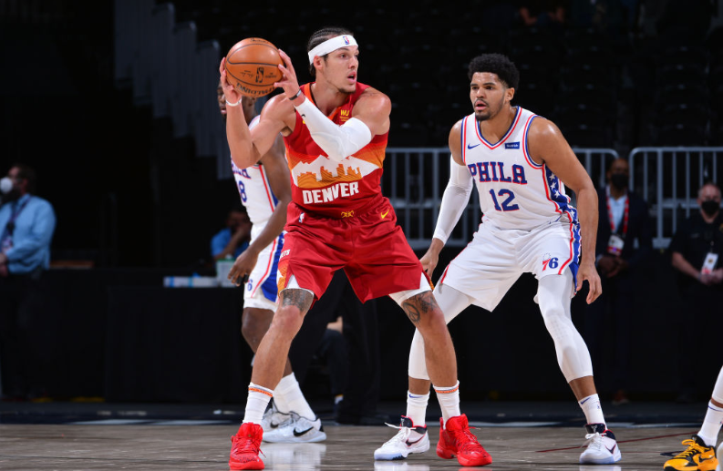 76人队|篮网收大礼！霍华德惹事76人完败，约基奇三巨头78分，交易很成功