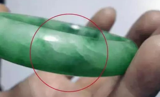 |了解一下这几个特征，也能够详细的看出翡翠赌石，如何规定价值