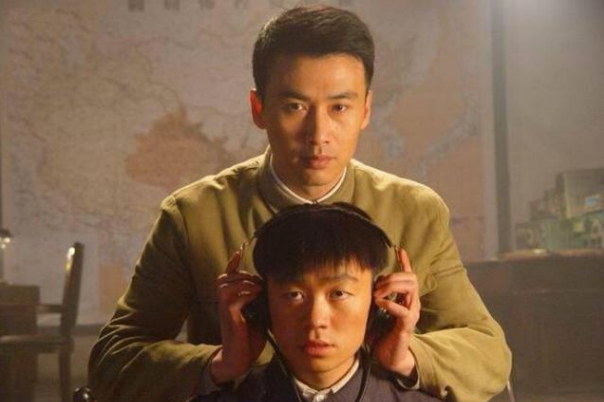 谢霆锋|8位“越老越帅”的男星,年轻时灰头土脸,人过中年却儒雅帅气