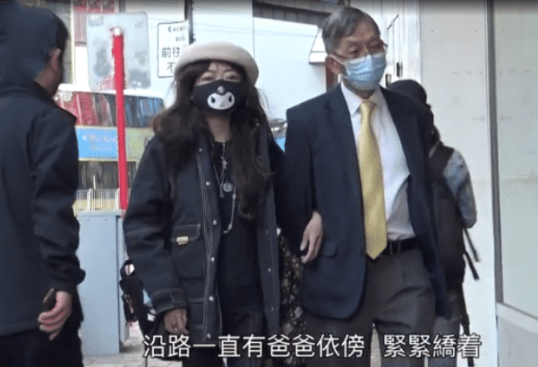 郑爽|曾因被富豪抛弃瘦到44斤！伍智恒罕有携爸爸现身，精神状态超好