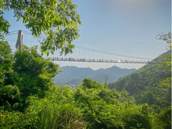 桐庐 杭州“后花园”的桐庐，是烟火人间的“桃花源”，被大自然征服