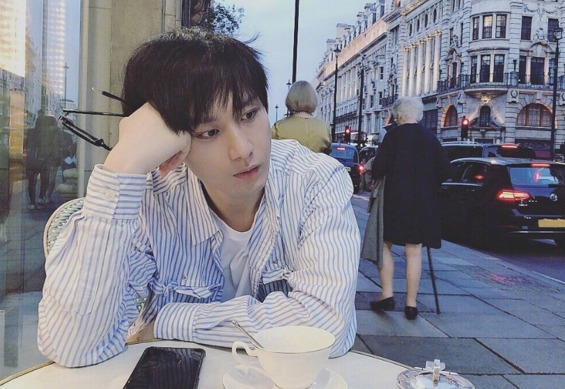 成毅|成毅习惯苦是放心里的，泪与伤心是不示于人的，习惯照顾保护别人