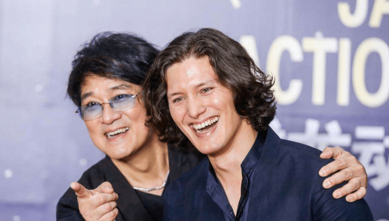 周华健|还记得周华健儿子吗？以前嫌他胡子拉碴，现在恨不得叫他老公！