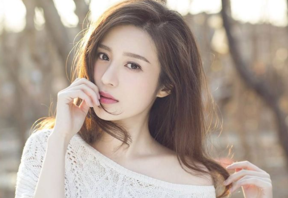 邬靖靖|出道就被姑父捧红，现在姑父改捧小30岁娇妻，她靠演网剧为生