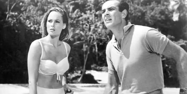 邦女郎|A爆了！新版邦女郎深V长裙大杀四方：你管这叫“花瓶”？