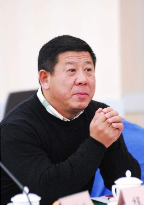 sm|63岁李幼斌与朋友聚会，穿破洞毛衣喝酒，饭桌被神秘大哥辱骂反赔笑