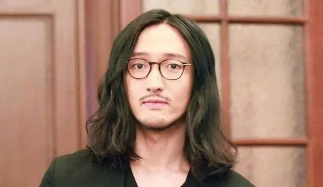 谢贤|一个巴掌拍不响，王传君的“清醒”，不知打了多少人“明星”的脸