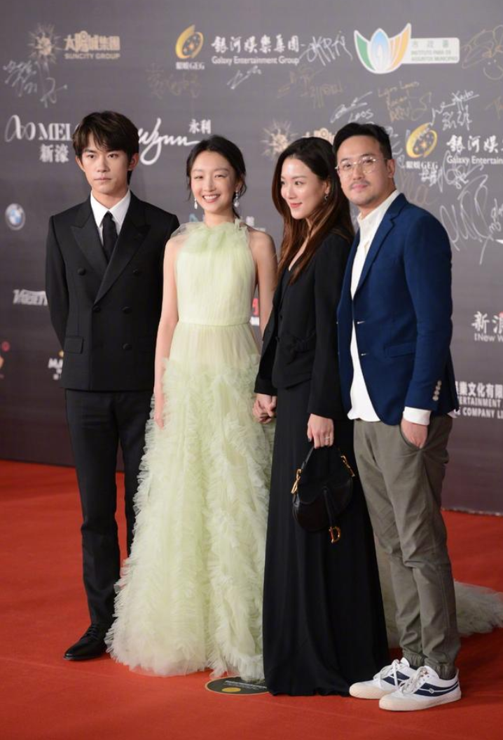 周冬雨|片酬1亿？双料影后周冬雨，该谢的可不只张艺谋，还有这个男人