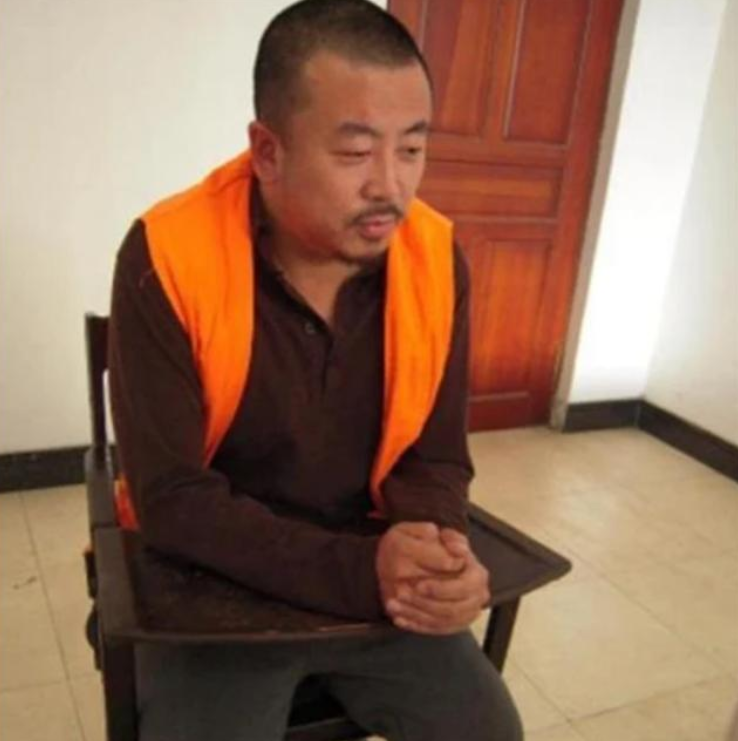 娱乐圈|史上最嚣张逃犯，逃到娱乐圈公然拍戏，拍了60多部，名字家喻户晓