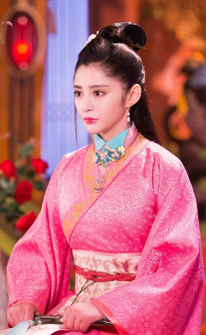 李心艾|李心艾，曾是周杰伦最美女主，现在她的身材和早前的她，胖若两人
