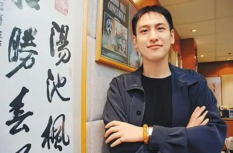 汤君年|父亲留给他133套房，每套市值过亿，他靠此轻松成为百亿富豪