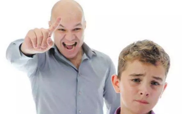 烫一壶浊酒|最近“诈尸式“育儿火了，你家里很可能有”同款“