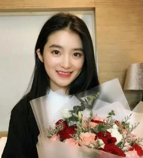 林青霞|林青霞“女儿”长大了！实力堪比一线小花，眉毛和林青霞一模一样