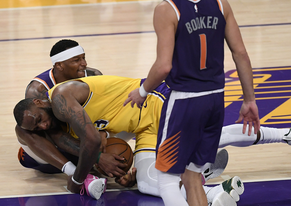 勒布朗·詹姆斯|湖人被淘汰，不丢人！詹姆斯，请认清两个现实，这次不怪戴维斯