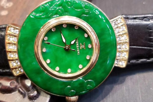 红楼梦|《红楼梦》中的她，53岁仍肤白貌美，满身天价翡翠真不凡！