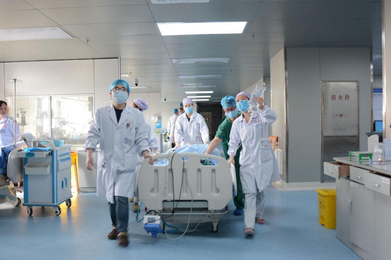 千金芳|40岁大哥查出骨质疏松,医生:身体发出的3个“信号”,要留心