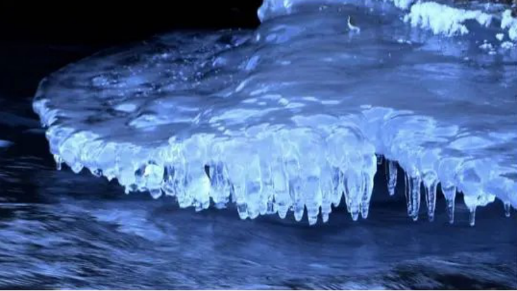 火星 火星表面存在液态水,生命元素逐渐现出身形,外星人或许真的存在