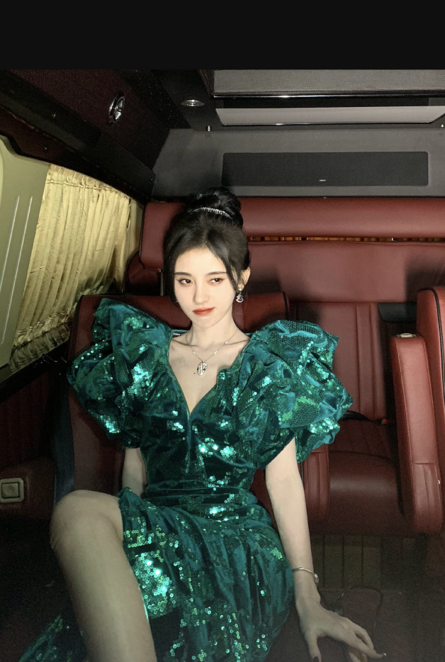 鞠婧祎|鞠婧祎晒身穿傣族服饰美照，清凉穿搭尽显身材，称：提前过过夏天