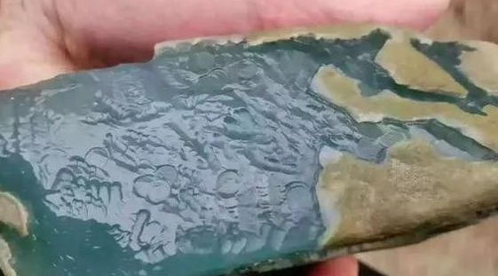 翡翠手镯|小白如何在翡翠原石中夹缝求生，收藏这一篇就够了！