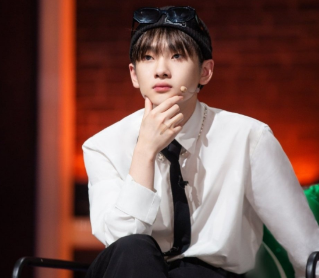 何炅|父亲都是老赖，周震南镜头全删，何炅仍坚挺？二人有本质区别！