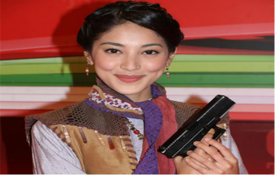 陈凯琳 陈凯琳表示女孩子就应该自信把腰露出来，看见她的照片酸了