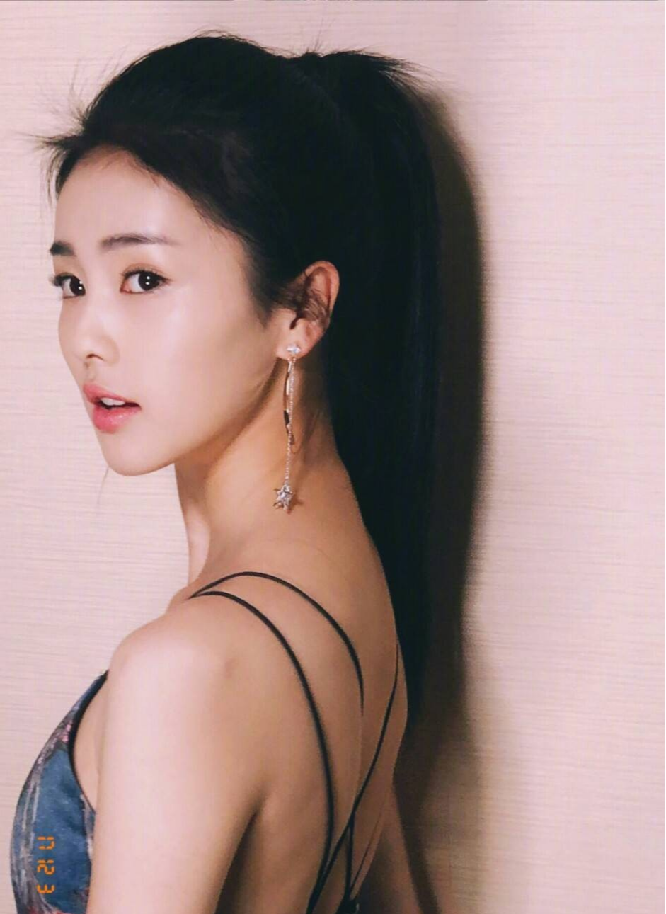 白梦妍|27岁白鹿路人照流出，颜值清新身材有料，这位女神真的好美丽