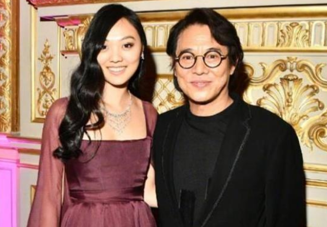 李连杰|李连杰女儿7岁为刘德华伴舞，8岁陪成龙走红毯，如今成这样！