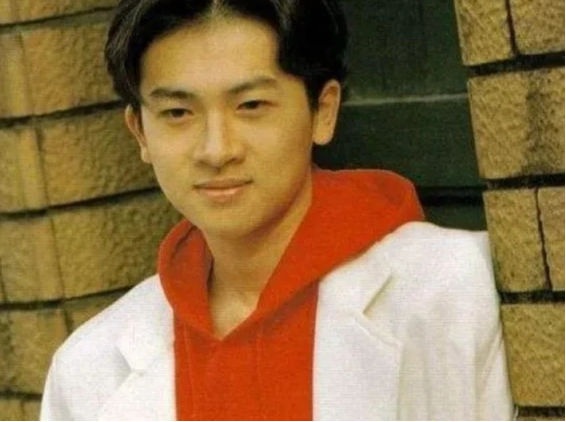 护肤 曾是小虎队成员之一，解散后进入娱乐圈，多年事业依旧突破不了瓶颈，可惜了！