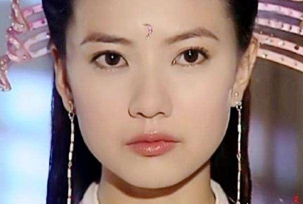 高圆圆|高圆圆和贾静雯，你觉得谁更美，你更喜欢哪一位，为什么？