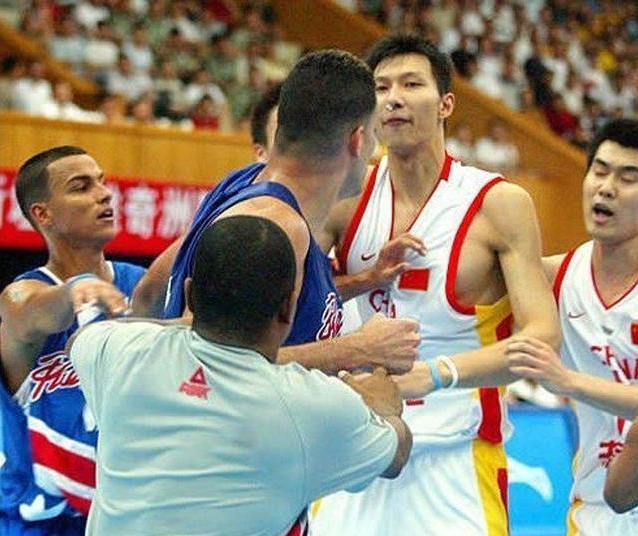 中国男篮|中国男篮打架能力最强的五位球员，易建联上榜，其榜首是谁？