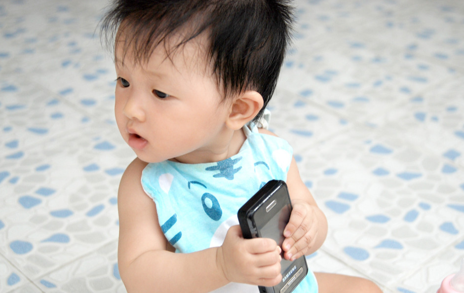 爱心一家|对于正在长乳牙的宝宝，应该如何进行护理