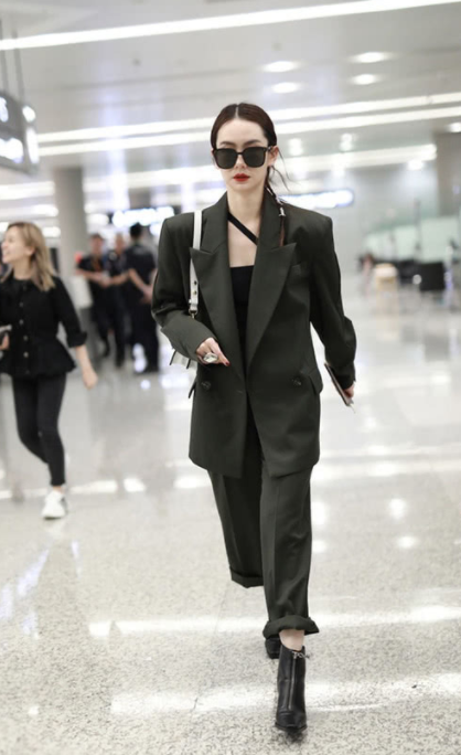 穿衣搭配|戚薇的穿衣火了，入秋照着这样穿，简直不要太好看！