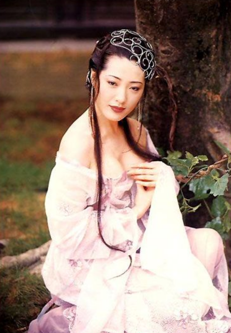 潘金莲|她是最被认可的“潘金莲”，靠角色红遍全国，现在却街头卖拉面！