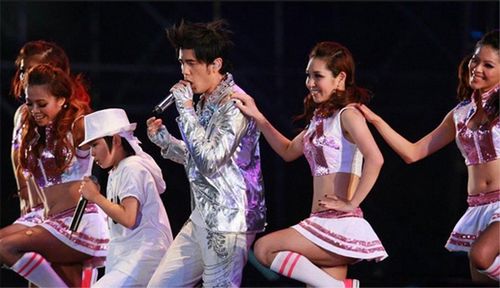 浪胃仙|9岁与周杰伦同台，为了跳舞父母卖房，现在20岁一事无成