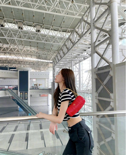 白蛇2|沈梦辰发文晒身材照，其腰受到不少羡慕