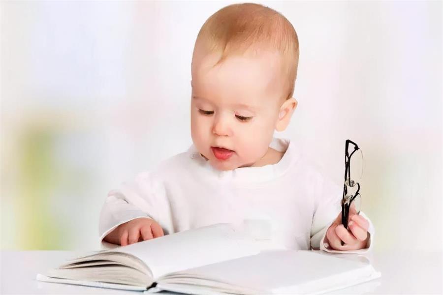 雷七有料|聪明的孩子，幼年时期会常做三件事，父母别急着阻止