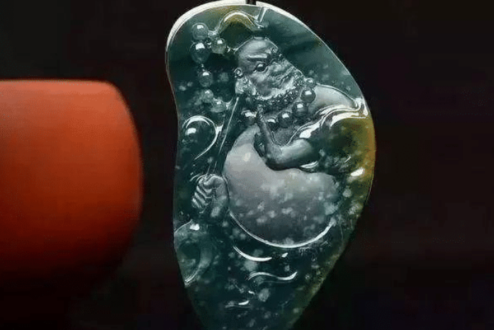 文玩|不要被表象所欺骗，真正有价值的翡翠不是这样的，老行家们都知道