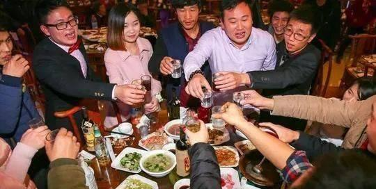 羞羞的小炮手|酒桌上的阿里巴巴|隐藏在美食背后的酒桌文化，到底有多野？